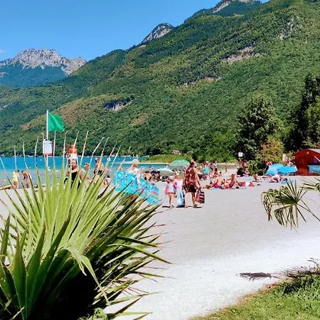 Le Petit Coin Au Bord Du Doussard